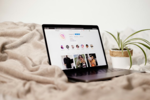 Faux profils, IA et dating